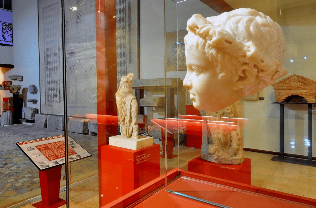 Artifacts and sculptures from the Roman era