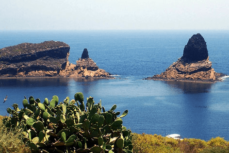 Hormigas Islands Marine Reserve, considered one of the best places to dive in Spain