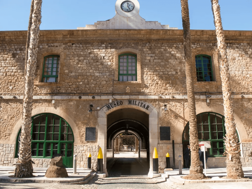 image showing the entrance of the "Museo Militar"
