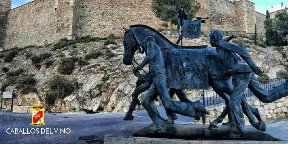 A statue of the horse race in the Caballos de Vino