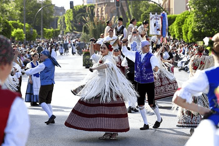 Bando de la Huerta, Dance in the street