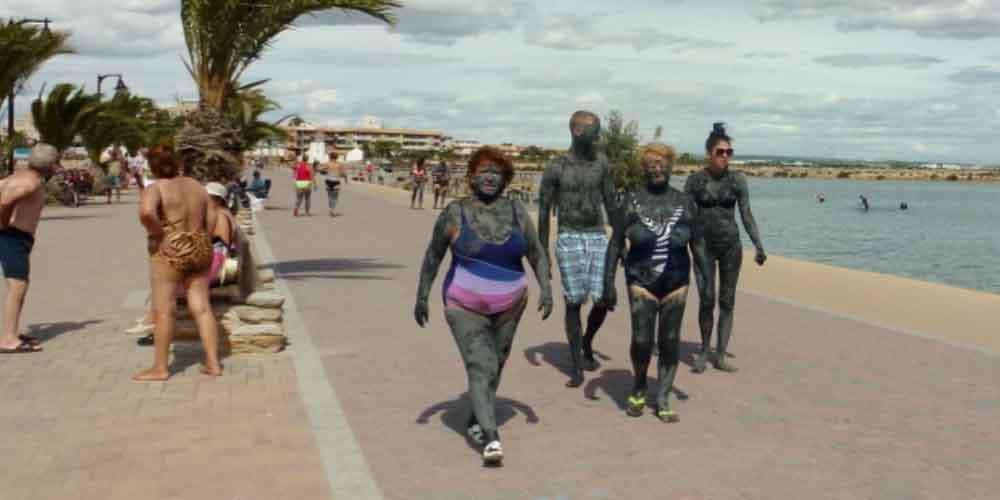 People walking through the paved area in Las Charcas mud baths