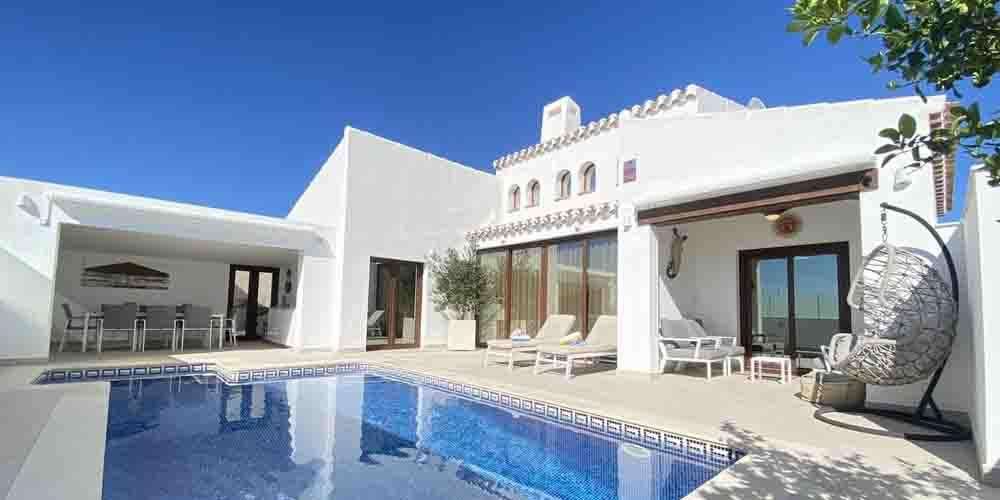 Villas and departments inside El Valle Golf Resort