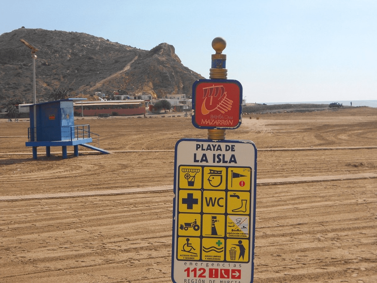 image of a sign in playa de la isla showing multiple rules and recommendations