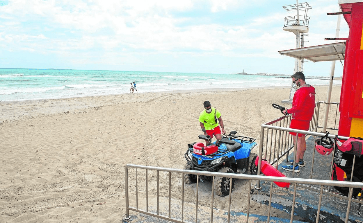 image showing two lifeguards preparing their equipment