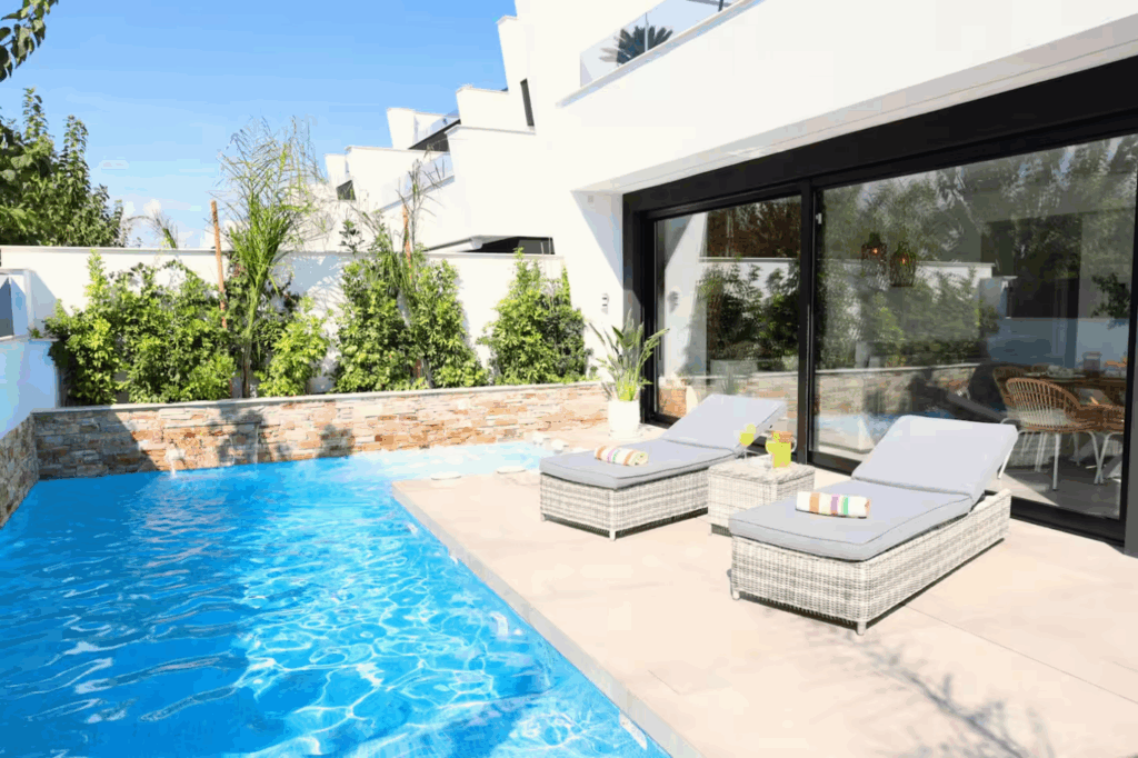 Piscina com água O conteúdo gerado por IA pode estar incorreto.