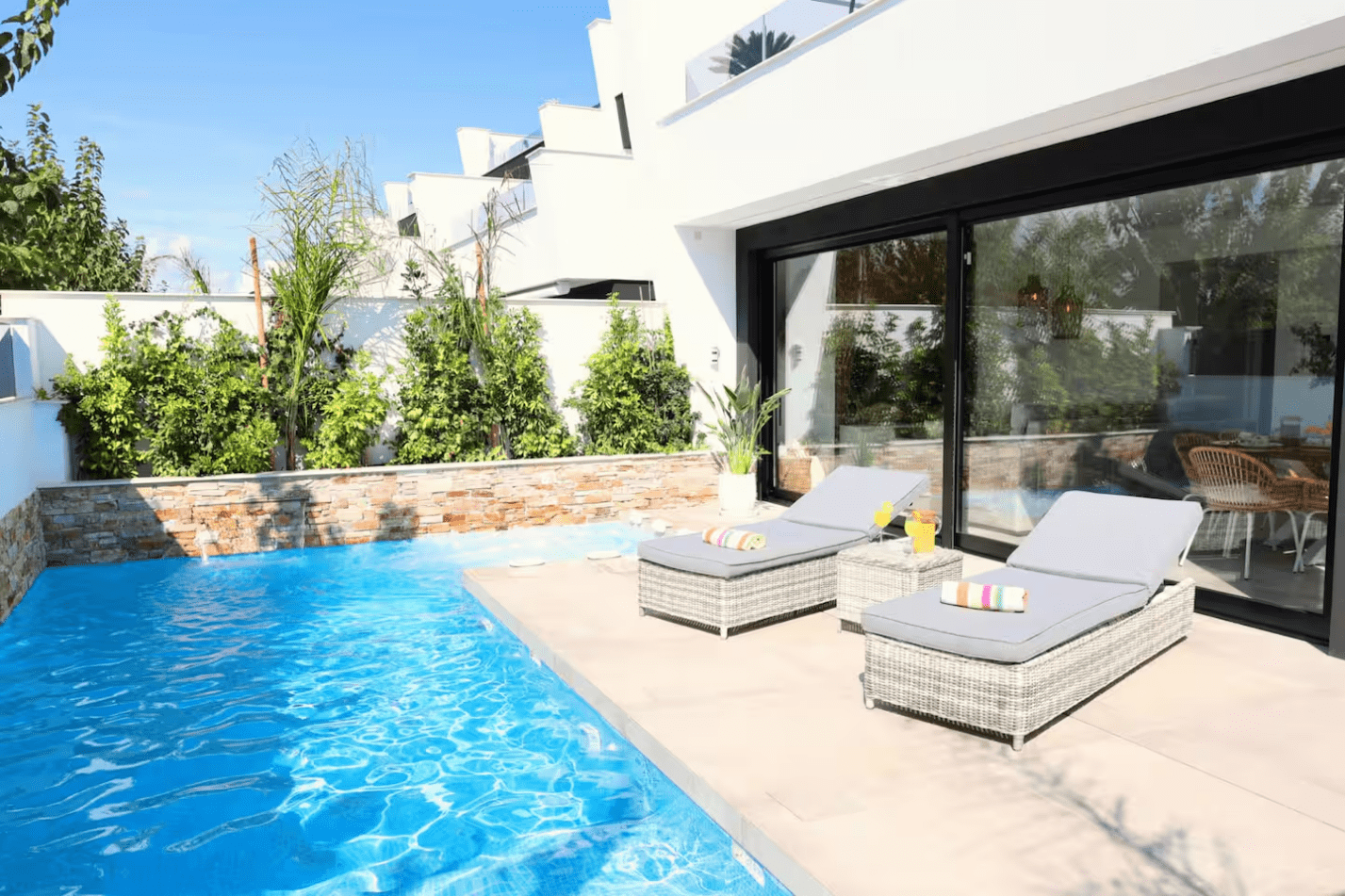 Piscina com águaO conteúdo gerado por IA pode estar incorreto.