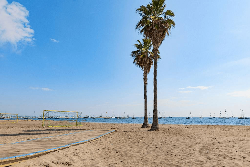 Playa Del Pescador offers equipment and courts for various activities, such as beach volleyball and beach football