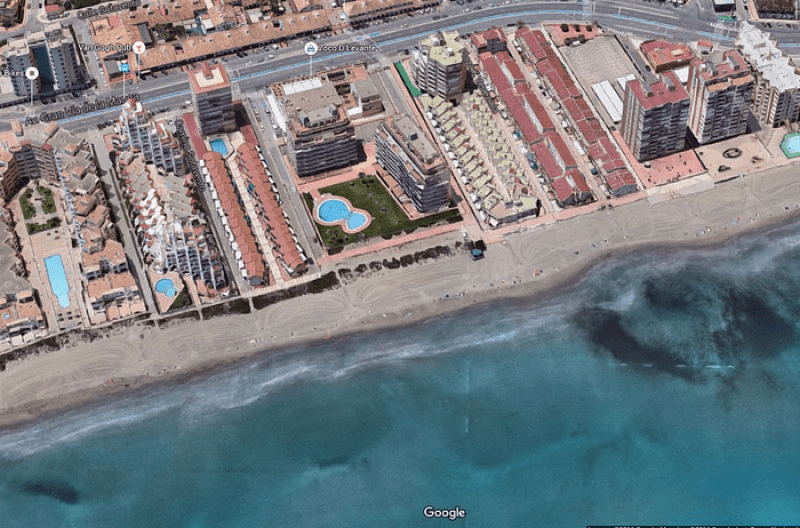 satellite image of playa banco del tabal showing the sea and some of the houses around it