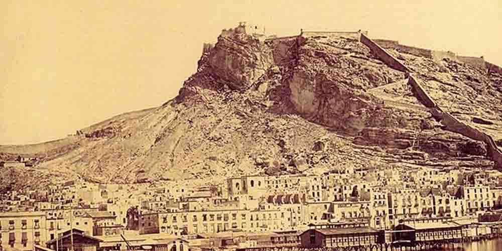 Another old photo of Santa Bárbara castle in Alicante