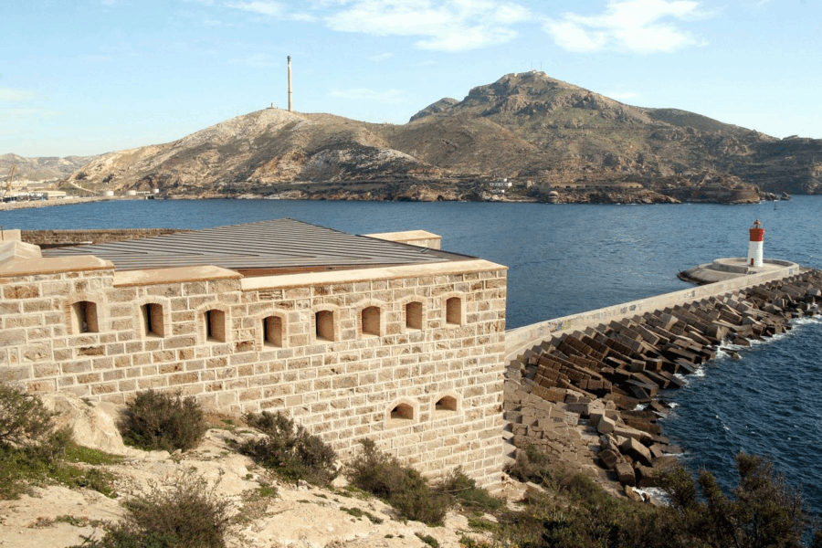 image showing one part of Fuerte de Navidad along with the sea on the background