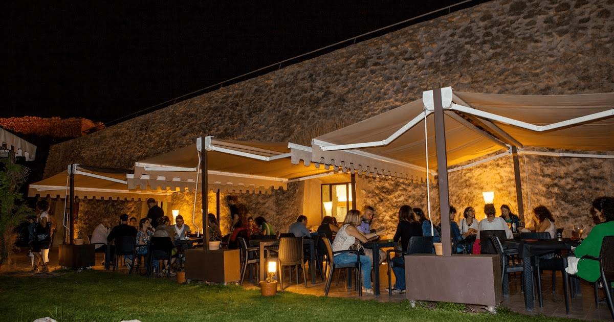 Las Caballerizas del Castillo