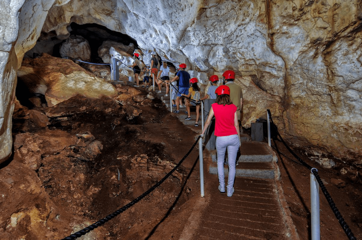 picture of a group exploring the caves together