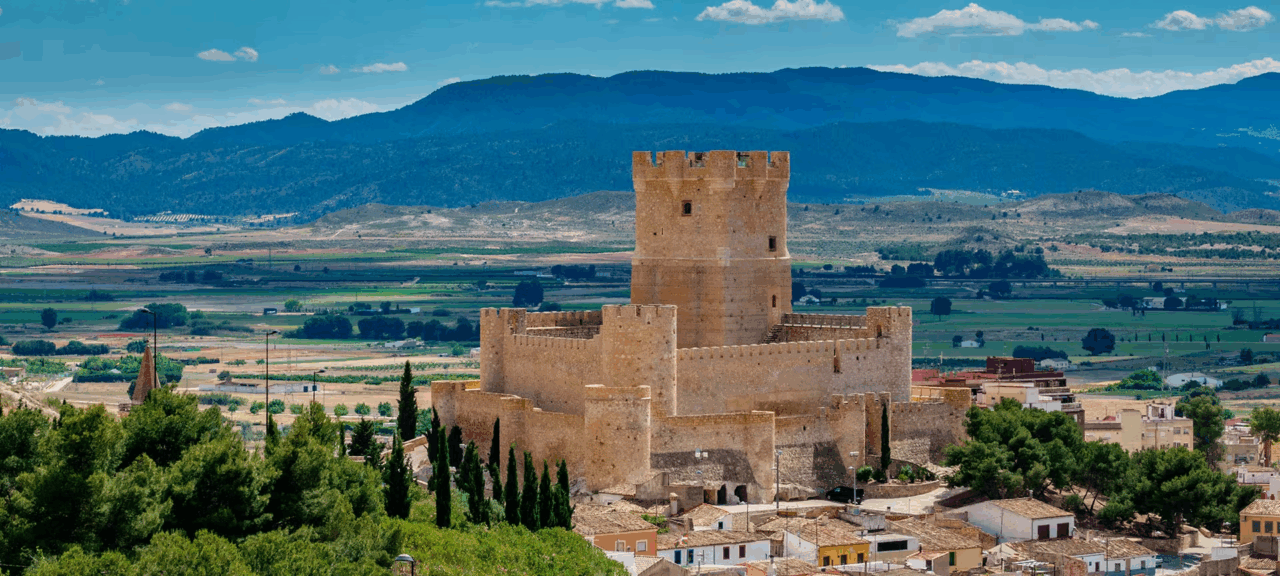picture of the castle of Atalaya showing the mountains nn the background