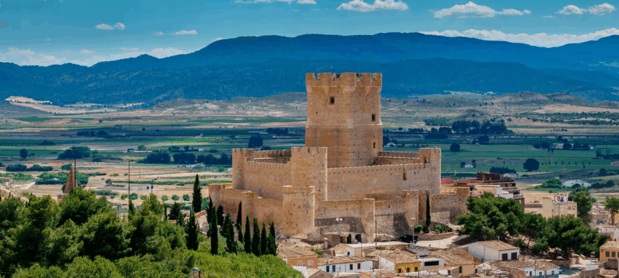 picture of the castle of Atalaya showing the mountains nn the background