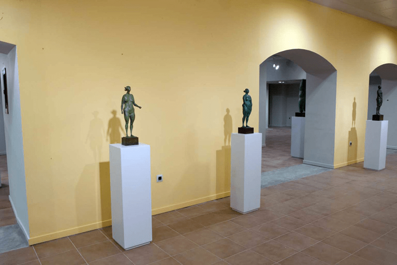 Sculptures exhibition inside the Museo Carrilero bulding 