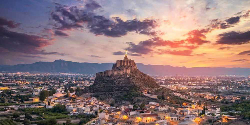 The castillo de Monteagudo and the town of the same name