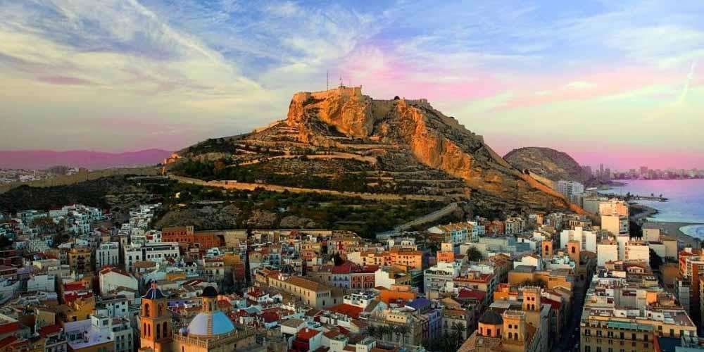 The Castillo de Santa Bárbara | A Fortress at the top of Alicante!
