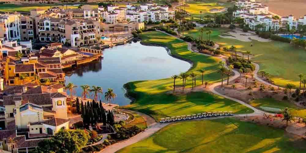 A golf course in Mar de Cristal sorroundings