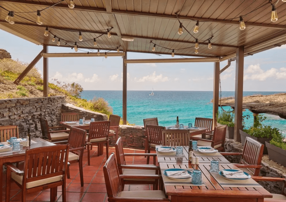 image of a restaurant in La Manga with views of Mar Menor