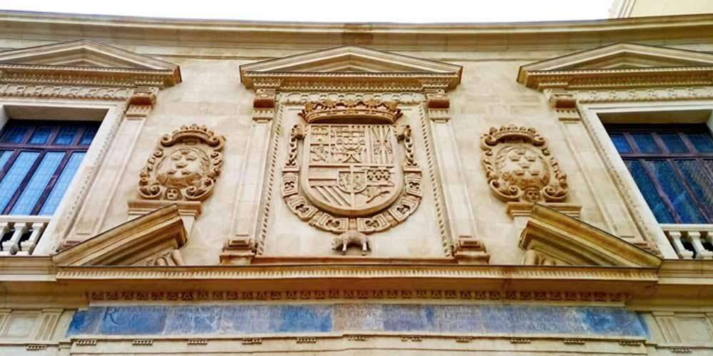 The facade of te Palacio Almudí