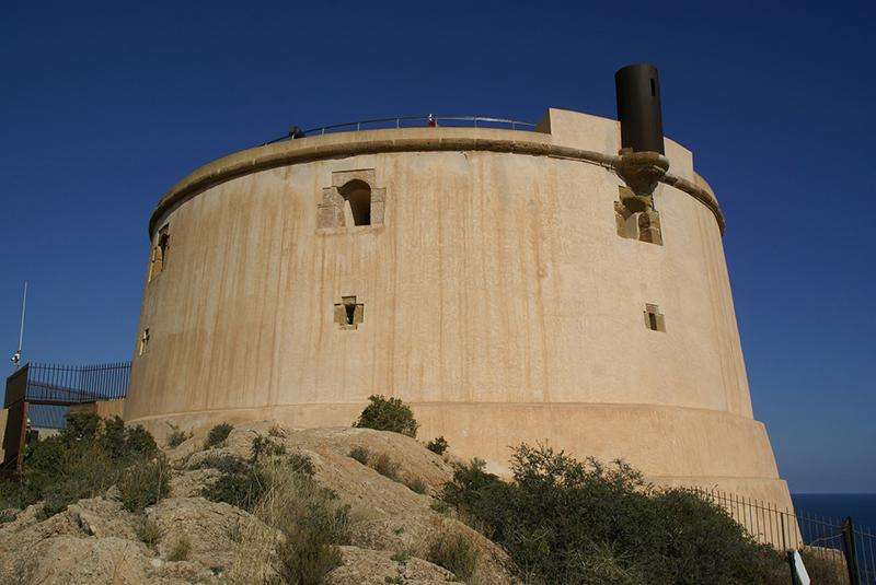 The layout of the fort or castle itself is of the so-called “ox-hoof” type.